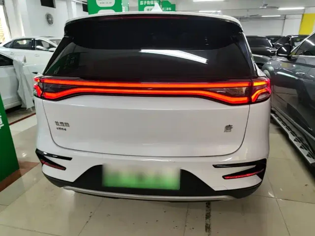 BYD Tang — Фото автомобиля 5