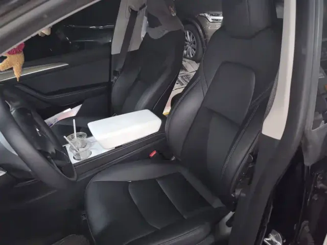 Tesla Model Y — Фото автомобиля 7