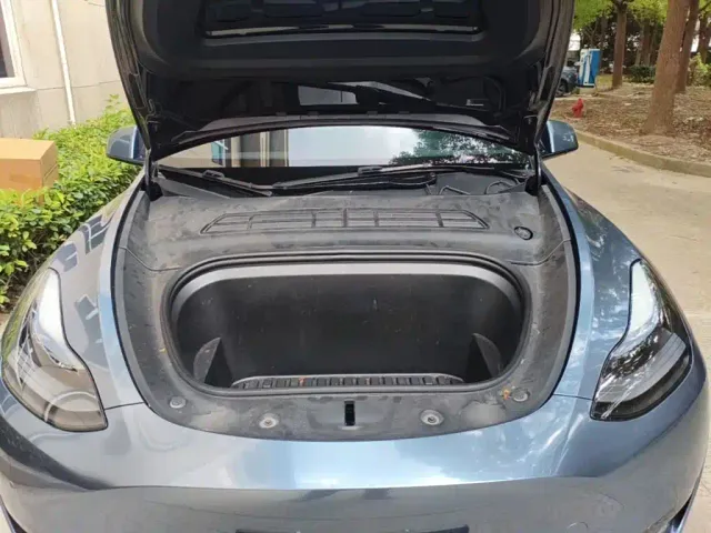 Tesla Model Y — Фото автомобиля 19