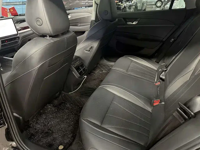 Volkswagen Passat — Фото автомобиля 6