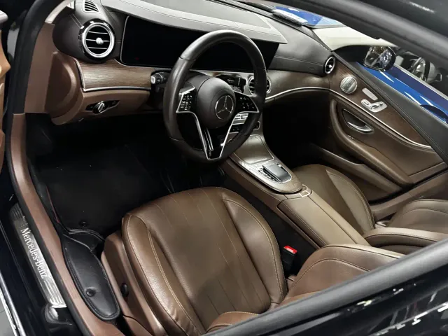 Mercedes-Benz E-Class — Фото автомобиля 7