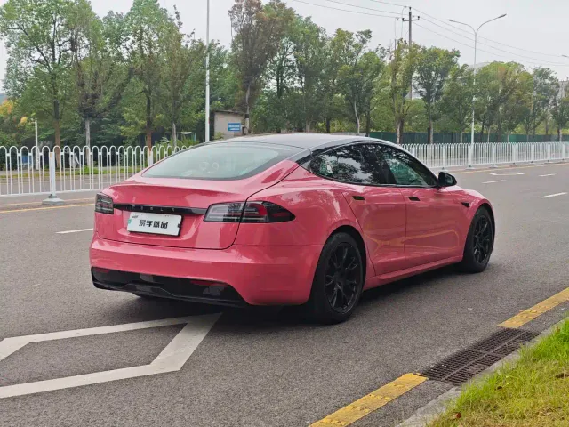 Tesla Model S — Фото автомобиля 11