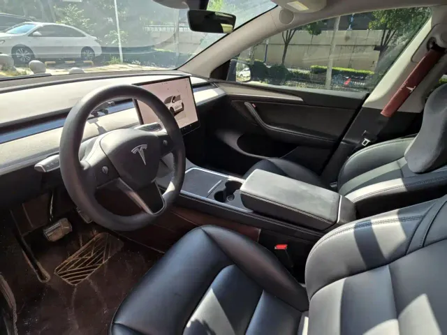 Tesla Model Y — Фото автомобиля 7