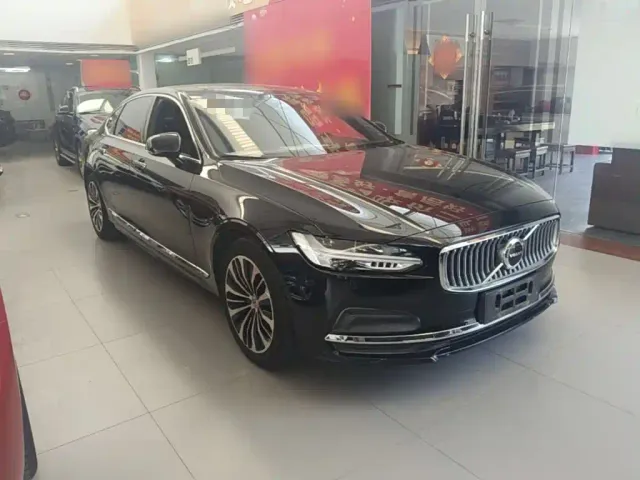 Volvo S90 — Фото автомобиля 3