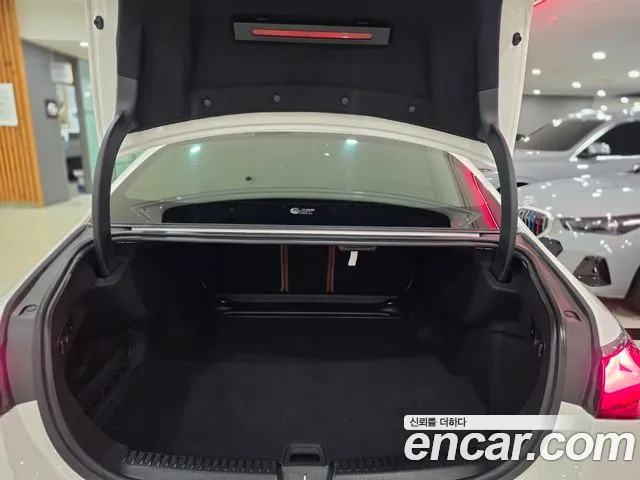 Mercedes-Benz E-Class — Фото автомобиля 14