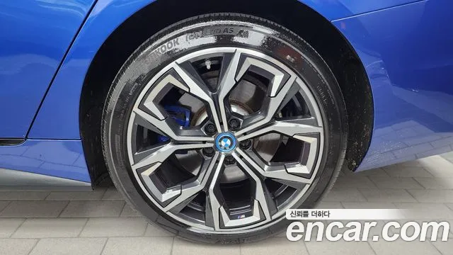 BMW i4 — Фото автомобиля 19