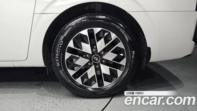 Hyundai Staria Staria 4WD Lounge 9 мест — Фото автомобиля 19