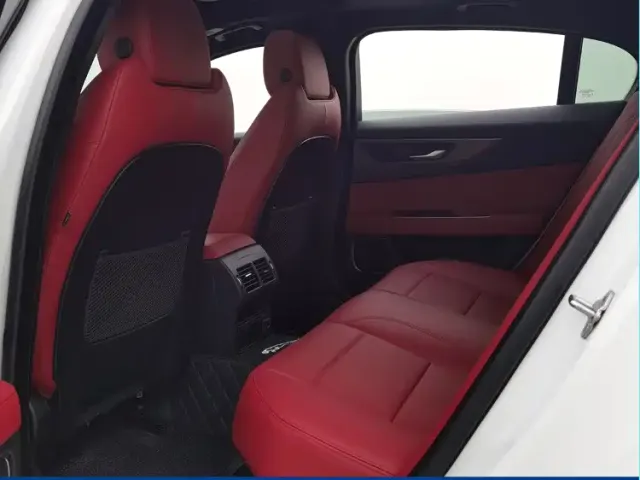 Jaguar XEL — Фото автомобиля 5