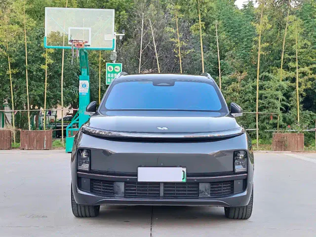 Li Auto L8 — Фото автомобиля 2