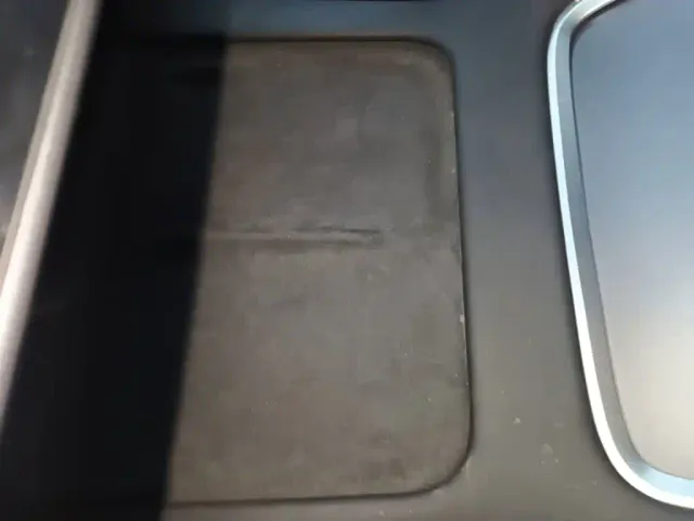 Tesla Model Y — Фото автомобиля 8