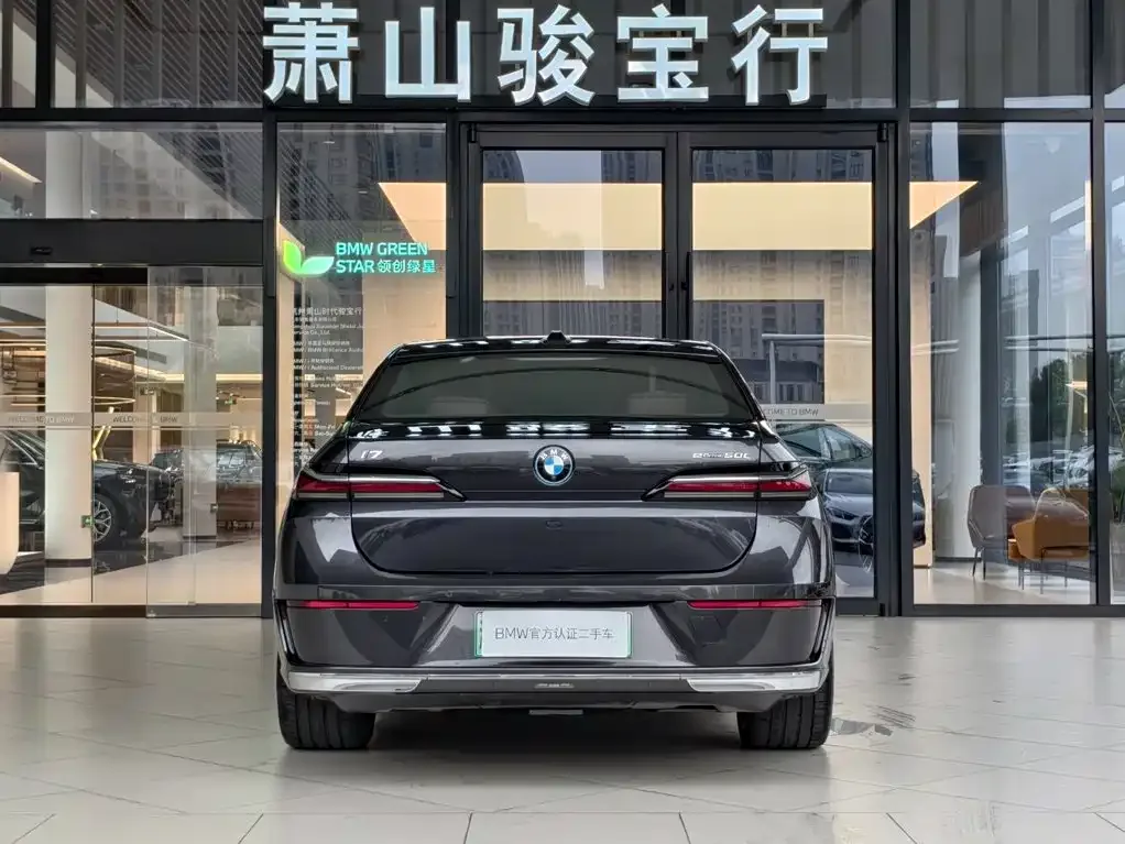 BMW BMW i7 2023 eDrive50L Premium Luxury Package — Фото автомобиля 3