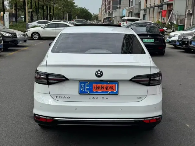 Volkswagen Lavida — Фото автомобиля 5