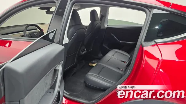 Tesla Model Y — Фото автомобиля 17