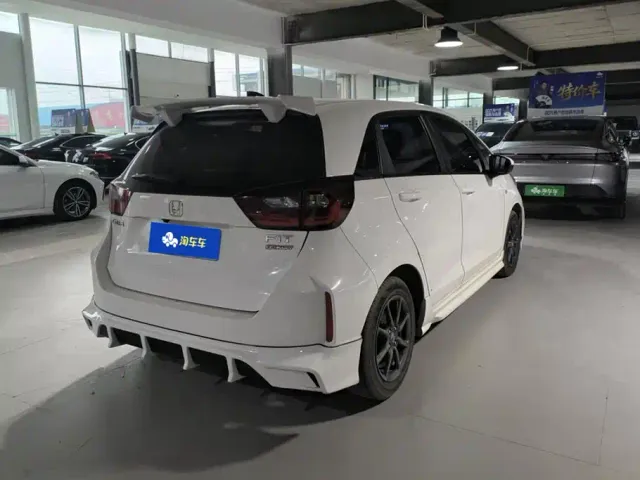 Honda Fit — Фото автомобиля 3