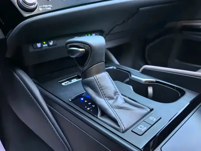 Lexus ES — Фото автомобиля 5