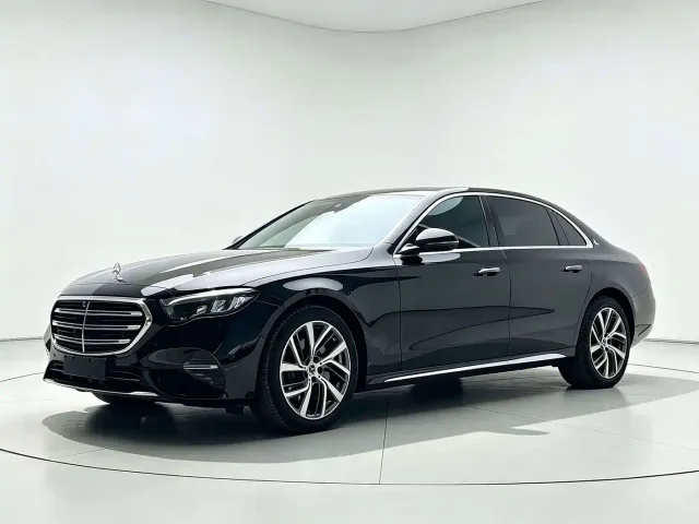 Фотография автомобиля — Mercedes-Benz E-Class