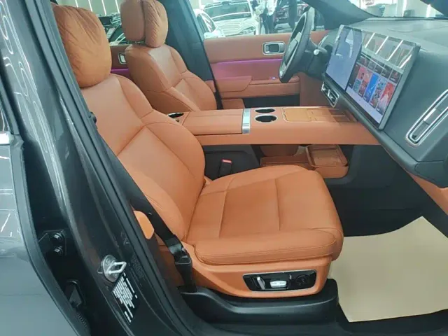Li Auto L8 — Фото автомобиля 24