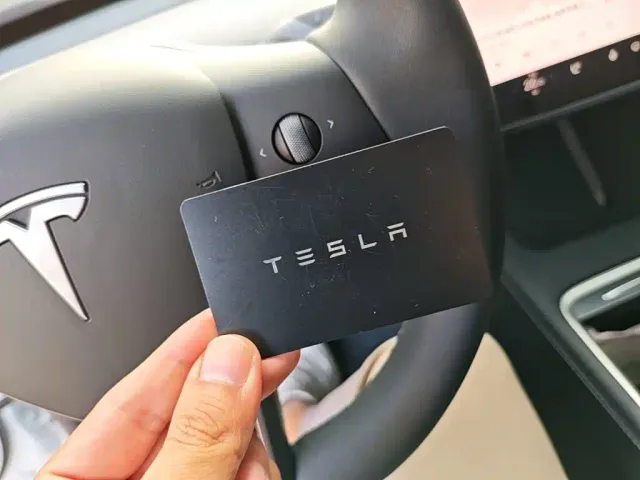 Tesla Model Y — Фото автомобиля 8