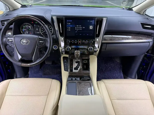 Toyota Alphard — Фото автомобиля 6