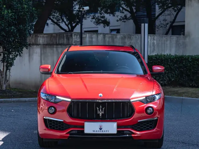 Maserati Levante — Фото автомобиля 2