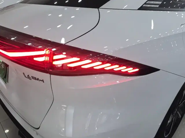 Geely Galaxy L6 — Фото автомобиля 7