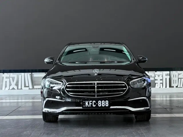 Mercedes-Benz E-Class — Фото автомобиля 2