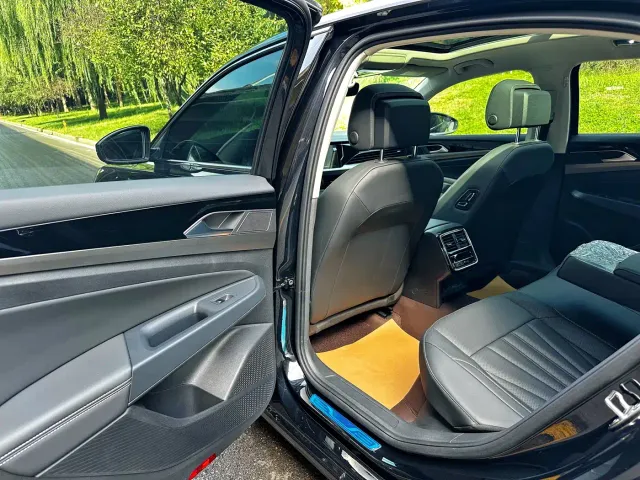 Volkswagen Passat — Фото автомобиля 8