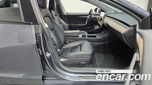 Tesla Model 3 — Фото автомобиля 16