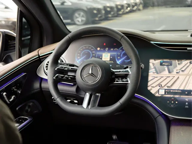 Mercedes-Benz EQE SUV — Фото автомобиля 18