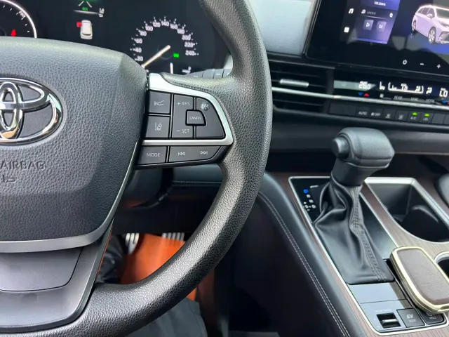 Toyota Granvia — Фото автомобиля 10