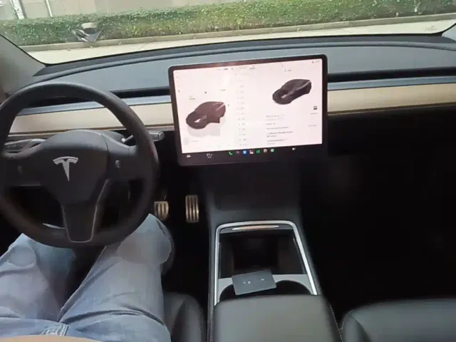 Tesla Model Y — Фото автомобиля 9