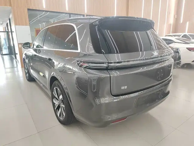 Li Auto L8 — Фото автомобиля 4