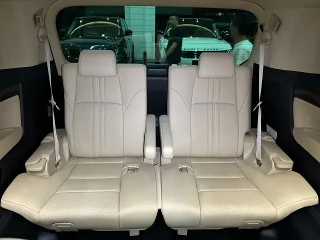 Toyota Vellfire — Фото автомобиля 9