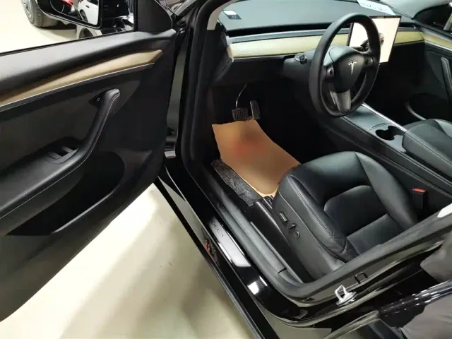 Tesla Model Y — Фото автомобиля 11