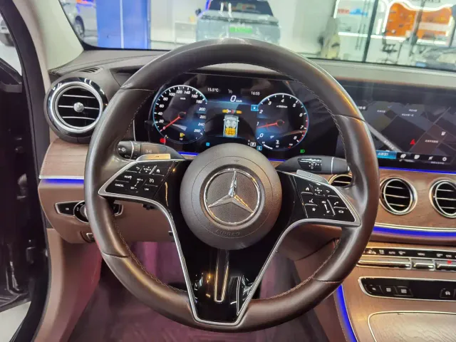 Mercedes-Benz E-Class — Фото автомобиля 18