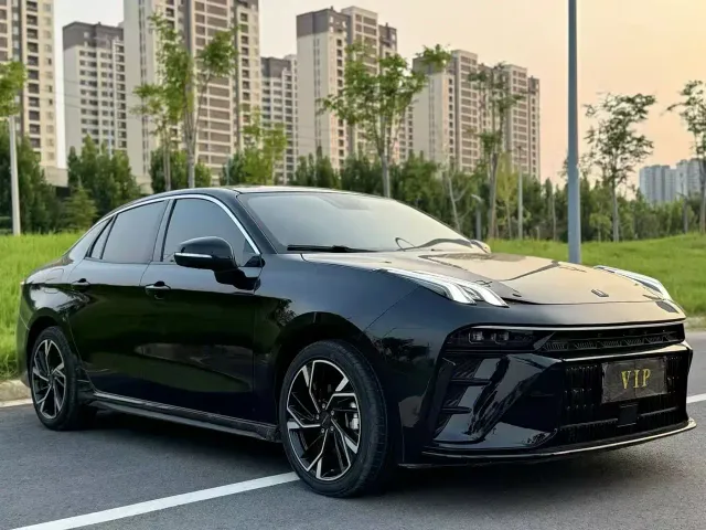 Lynk & Co 03 — Фото автомобиля 3