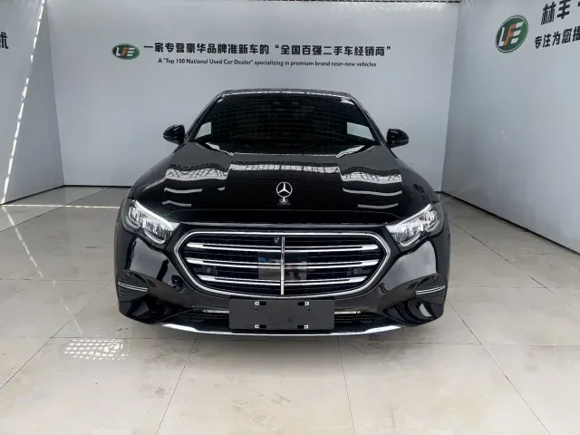 Mercedes-Benz E-Class — Фото автомобиля 3