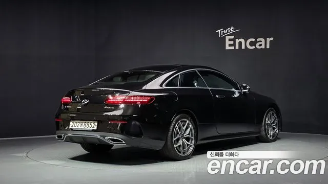 Mercedes-Benz E-Class — Фото автомобиля 2