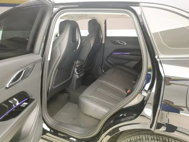 Hongqi HS3 PHEV — Фото автомобиля 11