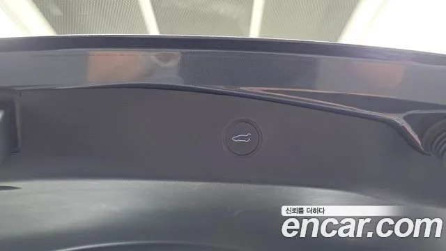 Tesla Model 3 — Фото автомобиля 27