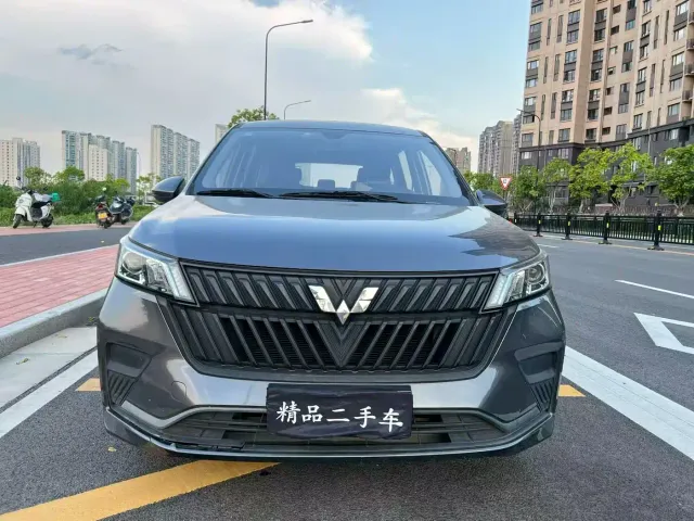 Wuling Jiachen — Фото автомобиля 2