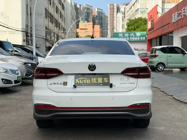 Volkswagen Lavida — Фото автомобиля 4