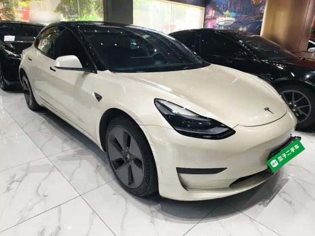 Tesla Model 3 — Фото автомобиля 3