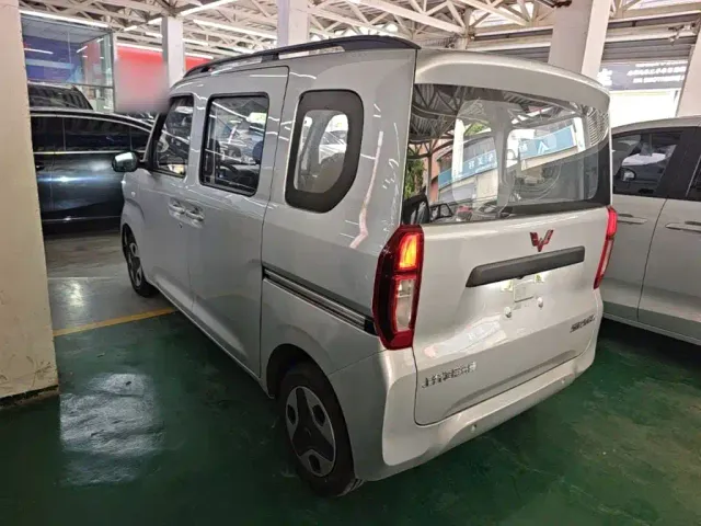 Wuling Zhiguang NEV — Фото автомобиля 4