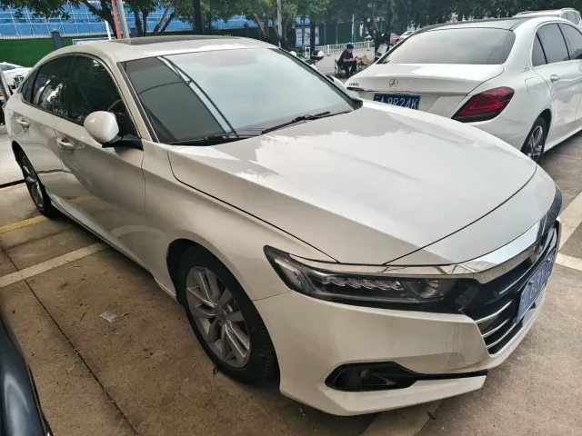 Honda Accord — Фото автомобиля 3