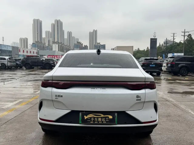 BYD Qin L — Фото автомобиля 8