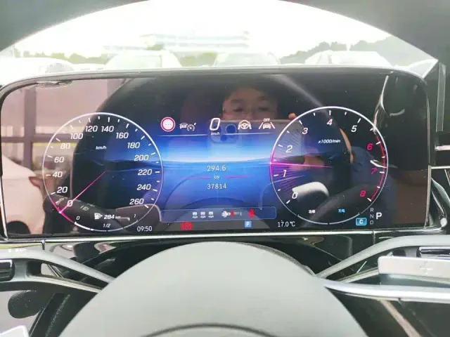 Mercedes-Benz E-Class — Фото автомобиля 3