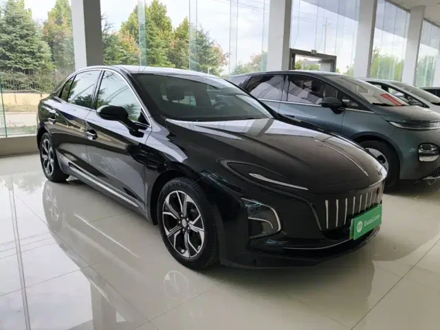 Hongqi E-QM5 — Фото автомобиля 3