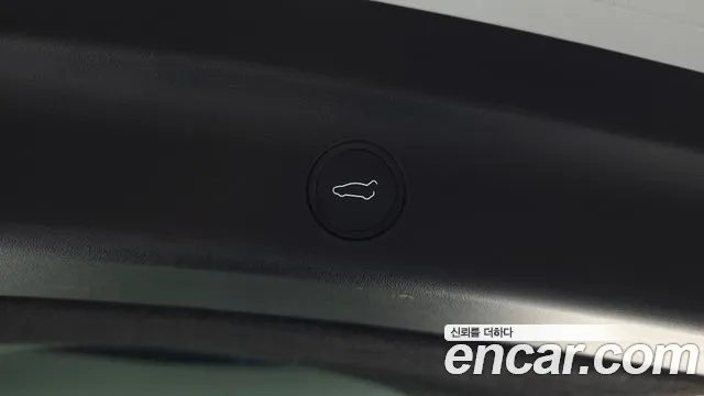Tesla Model Y — Фото автомобиля 23