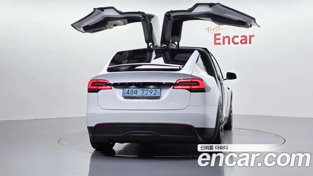 Tesla Model X — Фото автомобиля 4